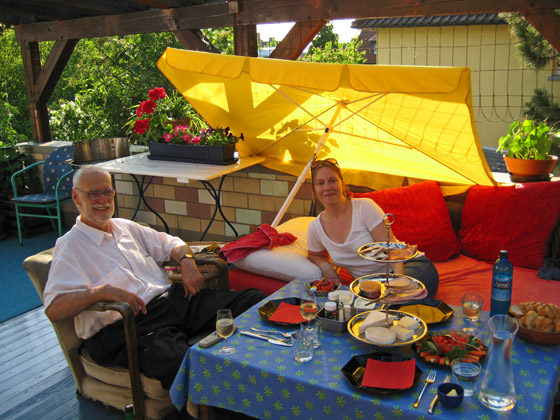 IMG_5140-Terrasse mit Carolin-560
