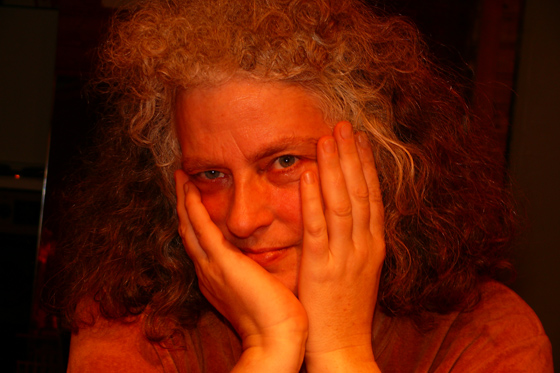 P1060133-Hase-Essen unterm Dach-560 P1060133-Hase-Essen unterm Dach-560