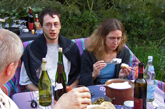 P5281629-Grillen im Garten-Rudi + Jenny-560