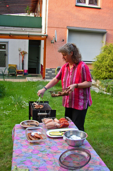 P5281650-Grillen im Garten-Rudi, Jenny & Co-2-H600