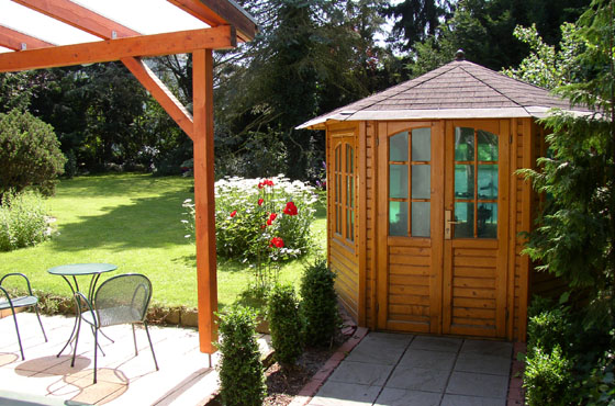 P7127820-Fahrradtempelchen und Anbauterrasse