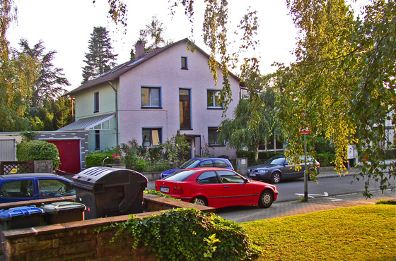 P7204334 - Das Haus 2004 vom Wohnblock aus-2-560