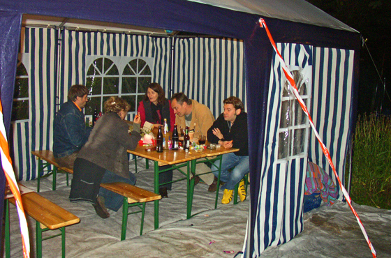 P9175885-Party-Zelt mit Ralf & Linda-560