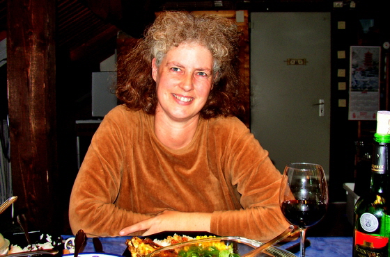 05-PB196298-Nov 2005 - Hase beim Chickenessen, struktur dkl-560 05-PB196298-Nov 2005 - Hase beim Chickenessen, struktur dkl-560