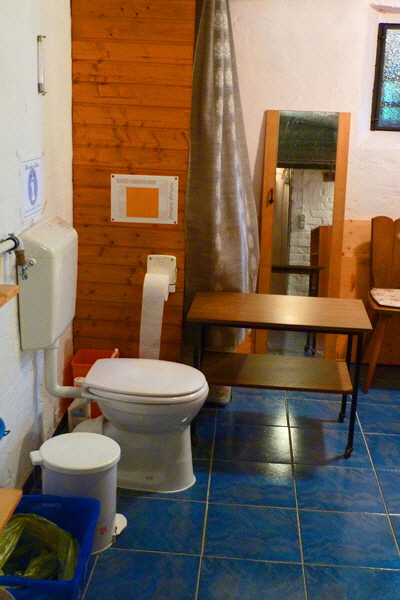 10-P1060152-Toilette-1-H600