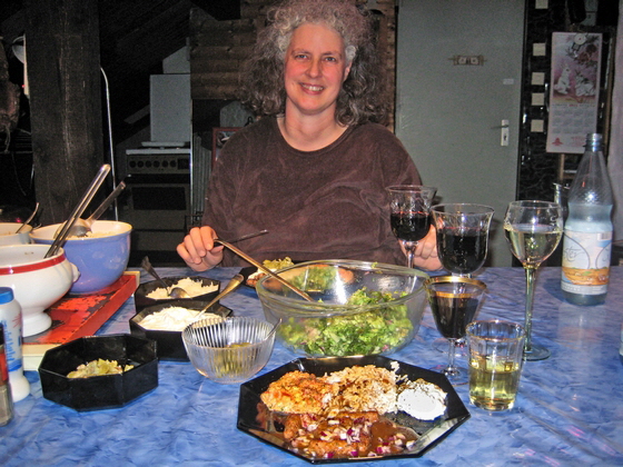 11-IMG_1681-Feb 2011-Cevappis mit Hase, kühle f, pse7x2, inpaint-560 11-IMG_1681-Feb 2011-Cevappis mit Hase, kühle f, pse7x2, inpaint-560