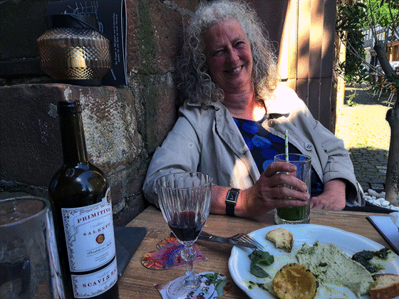 20240711_165155-Hase Café Franz, Makro, Mitternacht-560 20240711_165155-Hase Café Franz, Makro, Mitternacht-560