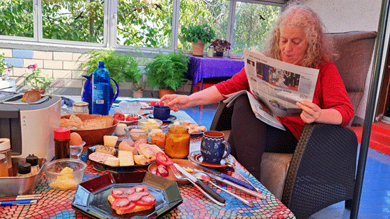 20240831_113531-Terrassenfrühstück, lebendige Farben, 01-560 20240831_113531-Terrassenfrühstück, lebendige Farben, 01-560