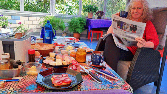 20240831_113540-Terrassenfrühstück, lebendige Farben, 03-560 20240831_113540-Terrassenfrühstück, lebendige Farben, 03-560