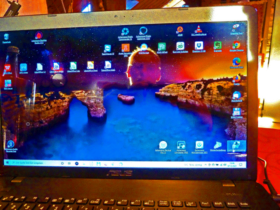 21-P1100331-Kater mit Bildschirm, ps7,inpaint, Makro, weiche Konturen-2-560 21-P1100331-Kater mit Bildschirm, ps7,inpaint, Makro, weiche Konturen-2-560