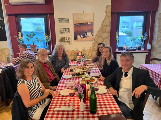 21-f5a84340-01f8-48ff-92bf-494153f1cb16-Tisch-Trattoria, color5-560