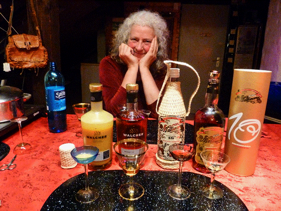 22-P1100337-Hase mit Likörflaschen, tiefe Schatten-560 22-P1100337-Hase mit Likörflaschen, tiefe Schatten-560