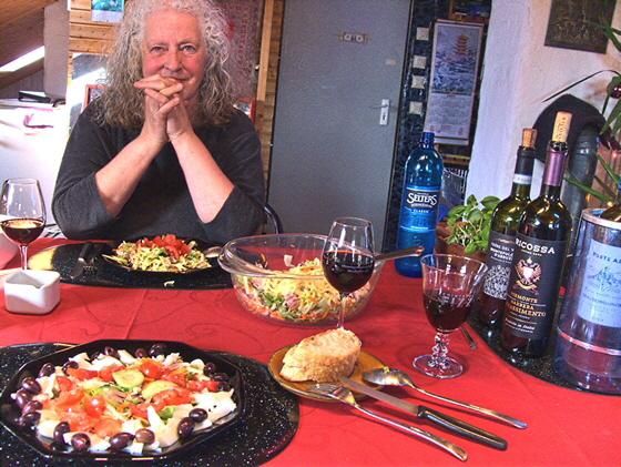 25-P1100213-Hase unterm Dach 2025, Struktur hell, Makro-560-2