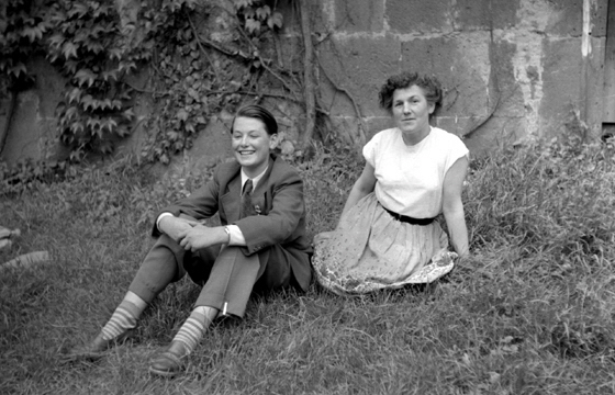 56-05-Nr-003-Meine Mutter und G�nter bei einem unserer Fahrrad-Ausfl�ge nach Kloster Arnsburg-560