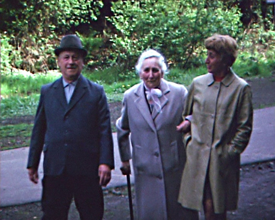 70-z=g-25 -0288-Gerda mit Eltern-560 70-z=g-25 -0288-Gerda mit Eltern-560