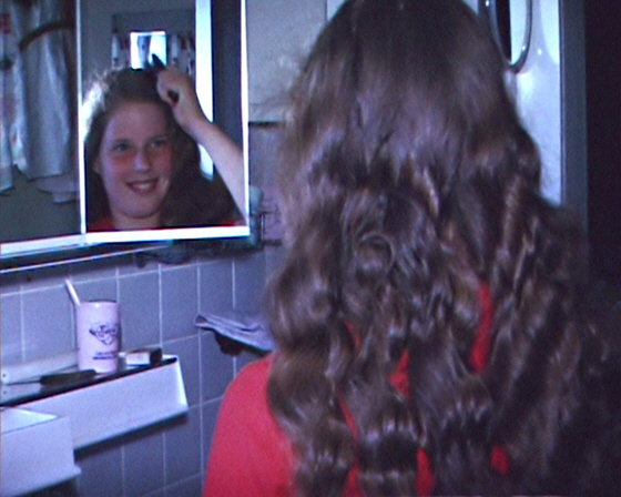 70-z=g-25 -1167 (Bärbel kämmt sich)-560 70-z=g-25 -1167 (Bärbel kämmt sich)-560