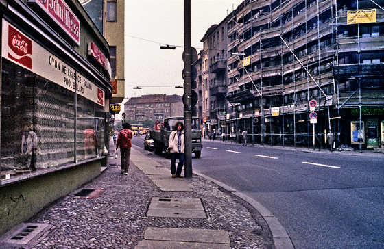 83-08-007-Hase-Berlin Hauptstra�e, pse7, Makro, tiefe Schatten, inpaint-560