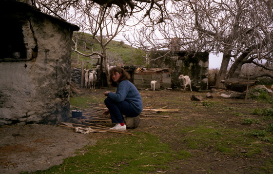 85-01-Kampos-Film3 - 11-Feuerstelle-1 - 560-3