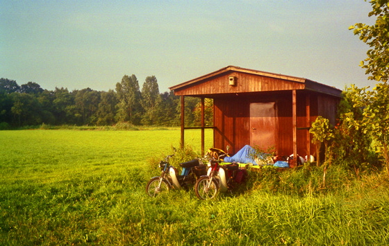 85-10-0020-Moped-Reise ins Wendland-Schlafplatz-560