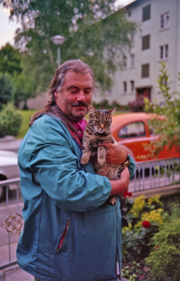 85-8-0012-Kater mit Ur-Buppa