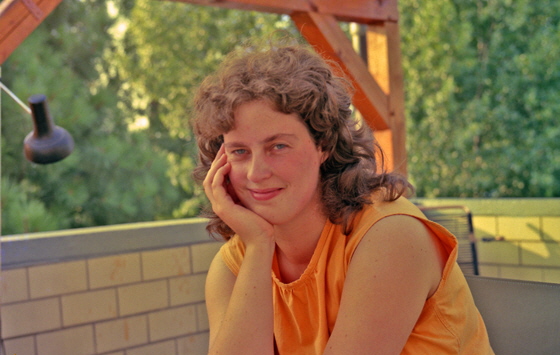 86-03-0021-Hase auf Terrasse-560