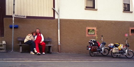 88-14 - 026-Cleeberg-Aulbachstra�e mit Mopeds-560