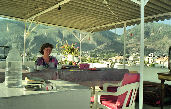 91-img126-1991-Fethiye-Hase auf Frühstücksterrasse, color5, impaint, pse7-560 91-img126-1991-Fethiye-Hase auf Frühstücksterrasse, color5, impaint, pse7-560