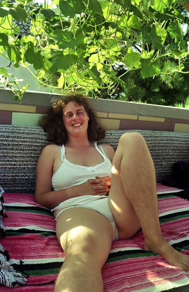 92-img093-Terrasse 1992-mit Hase in Unterwäsche, corel, color5,pse7,impaint-H600 92-img093-Terrasse 1992-mit Hase in Unterwäsche, corel, color5,pse7,impaint-H600