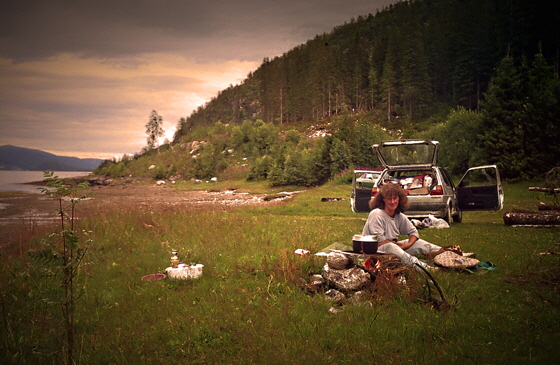 92-img282-Norwegen 1992-Barbara am Lagerfeuer, pse7, sharpen, corel, color5, pse7a-560 92-img282-Norwegen 1992-Barbara am Lagerfeuer, pse7, sharpen, corel, color5, pse7a-560