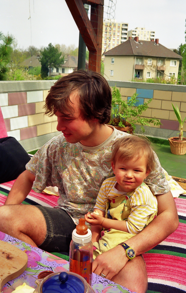 93-img051-Terrasse 1993 - Florian, Jonas, color5-H600