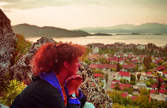 94-img093-Barbara blickt auf Fetiye, pse7, kräftige F-560 94-img093-Barbara blickt auf Fetiye, pse7, kräftige F-560