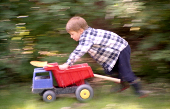 97-07-018-Lastwagenfahrt im Kinderladengarten
