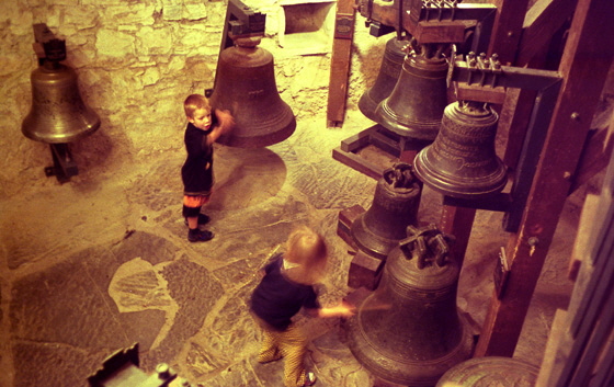 98-03-025-Experimente mit Glocken