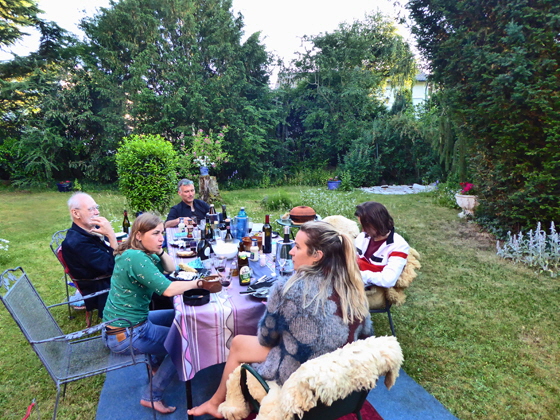 P1010618-Tischrunde, color5-560