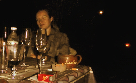 P1030438-Tisch nachts mit Nora, pse7(Ausschlnitt), sharpen, color5-560