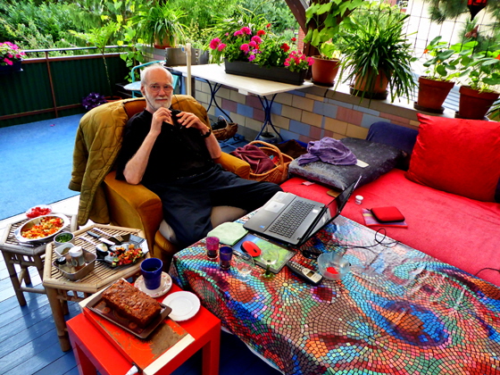 P1090850-Olivenkuchenbrief auf der Terrasse-560 P1090850-Olivenkuchenbrief auf der Terrasse-560