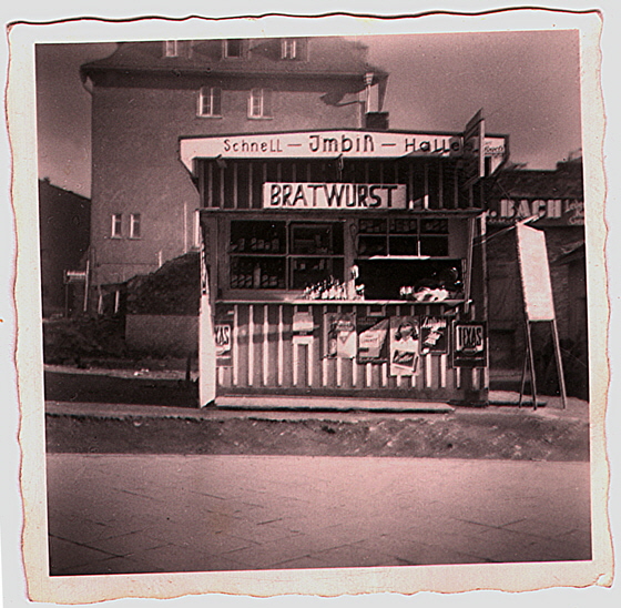 Wurstbudchen-01 (klein, Hintergrund 'Bach')-Retoucher-1-560 Wurstbudchen-01 (klein, Hintergrund 'Bach')-Retoucher-1-560