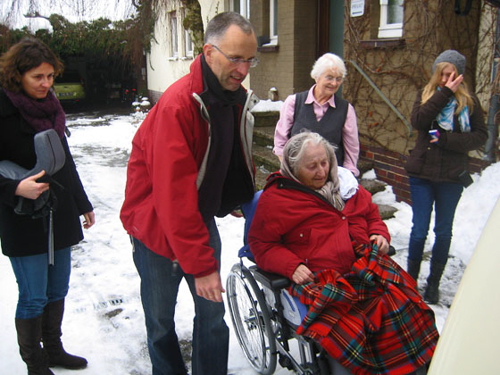 zz 10-IMG_0880-T.Gerda im Rollstuhl zz 10-IMG_0880-T.Gerda im Rollstuhl